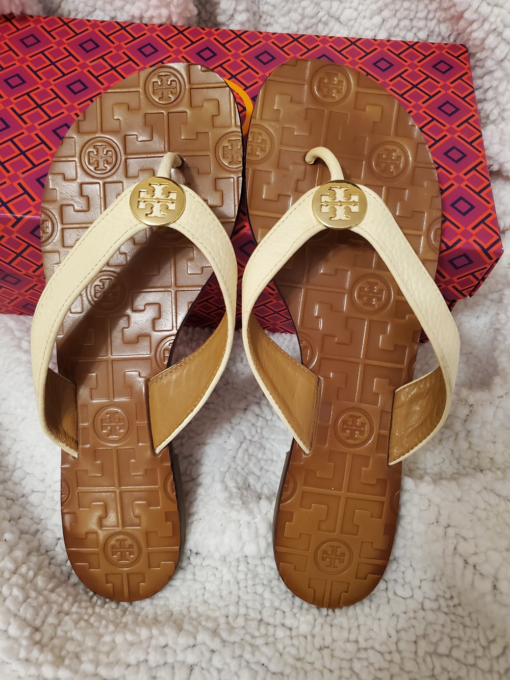 Tory Burch Women’s Cream Thora Thong Sandals - Picture 3 of 5